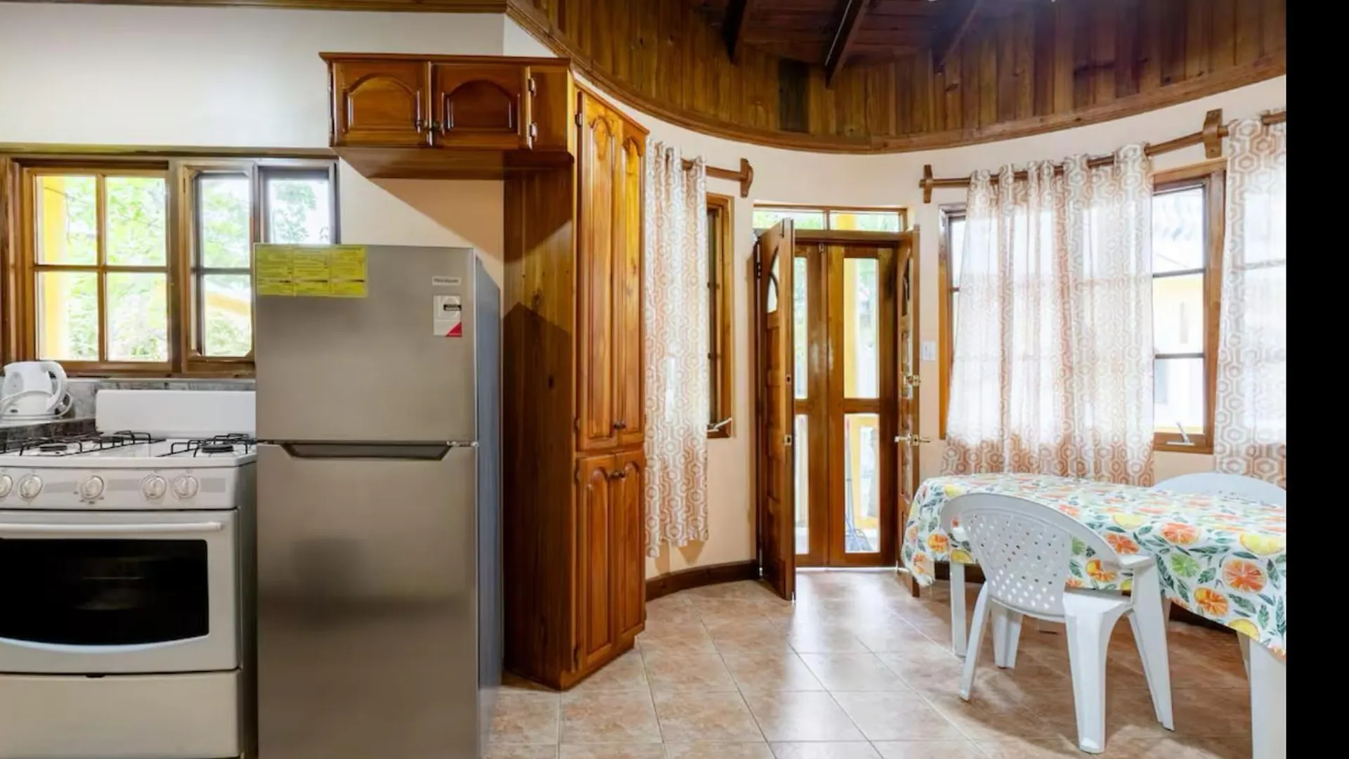 R&V Villa Негрил Дом отдыха